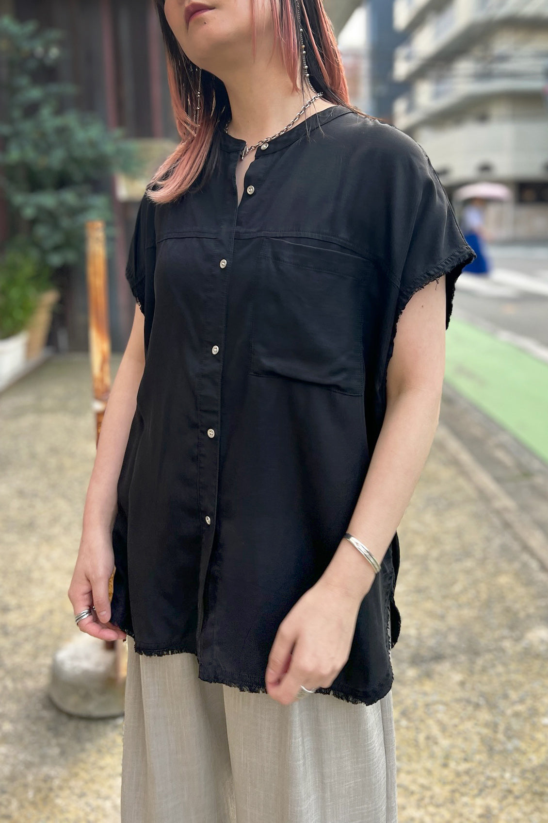 CHIGNON (シニヨン)ウォッシュフレンチシャツ　ブラック
